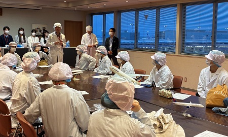 TFKにて酒井陽介氏と市川勇気氏による機内食工場見学オリエンテーション