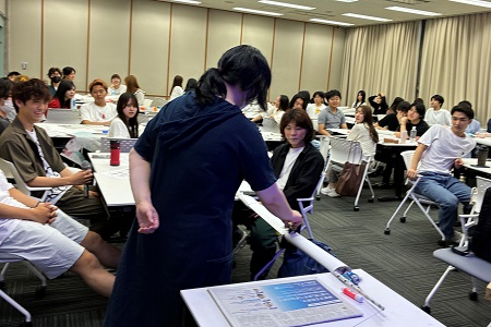 完成した橋の上をトミカが走る!