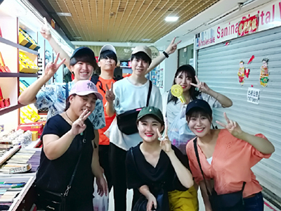 小売現場視察で値切り交渉にチャレンジ