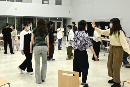 手のひらで相手を誘導するゲーム