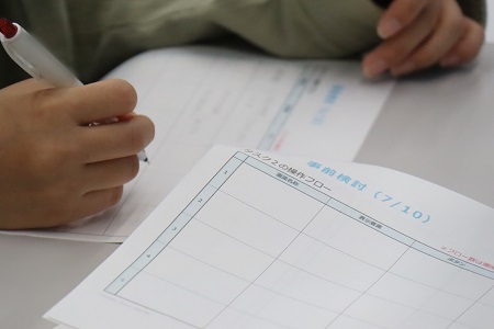 続いて、アプリのプロトタイプを作る演習課題が出されました