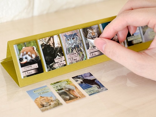 付箋でありながら、1枚1枚絵柄が異なるhimekuriカレンダー。