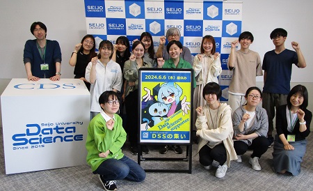 サポーターの皆さんとセンター教員 (後列左端:稲垣准教授、後列中央:小宮路センター長、前列右端:森特任教授)