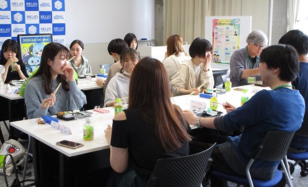 学部・学年を越えて交流・歓談