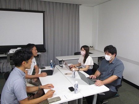 発表会見学後、山田先生、担当部署の職員の方と今後に向けた意見交換を行いました