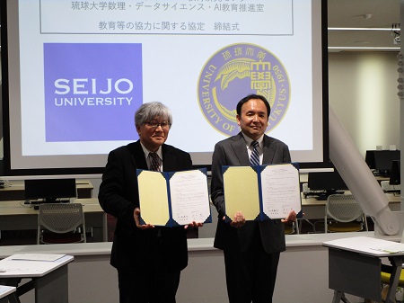 右： 琉球大学数理・データサイエンス・AI教育推進室長　獺口　浩一　教授 左：成城大学データサイエンス教育研究センター長　小宮路 雅博　教授