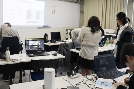 それぞれの作品を体験して、メモにコメントを書きました