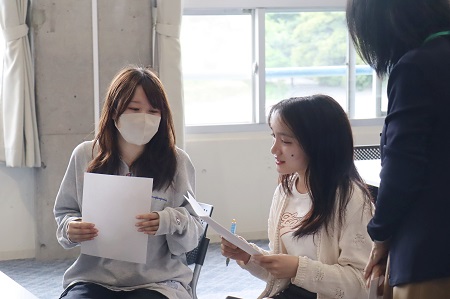 自分がめざす作品について仲間と共有