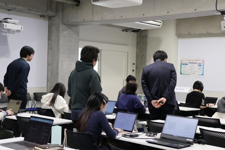 データサイエンス教育研究センター教員もサポート