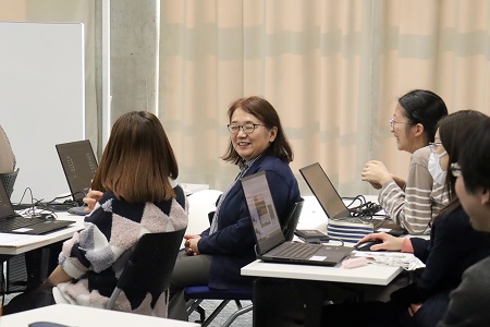 ゼミ生と一緒に小林教授も取り組む