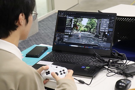 持参したコントローラーでアバターの設定