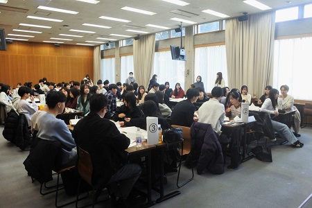 少し緊張が見られる開始時