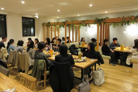 和気あいあいとした懇親会