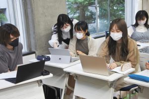 ピアサポーターが「フレッシャーズ・セミナー」で授業サポートを行いました