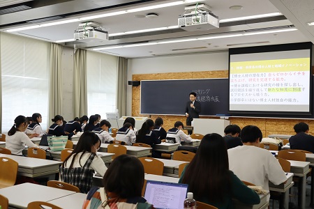 山本教授の授業は「あっという間に授業が終わった！」と声があがるほど集中していました。