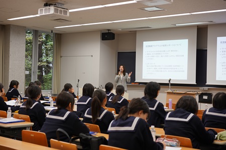 初めに、プログラムの概要と受講後に取り組む成果レポートの説明を聞き、一日のモチベーションが高まります。