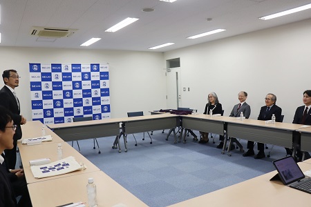 終始和やかな雰囲気で懇談