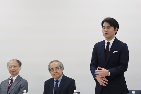 模擬授業の際の印象を語る木下学部長