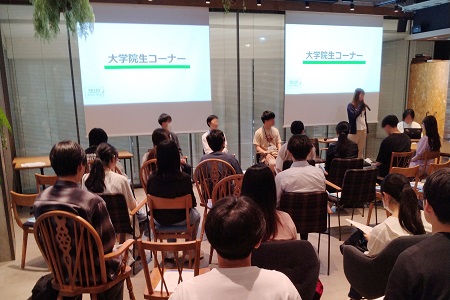 大学院生によるトークセッションの様子
