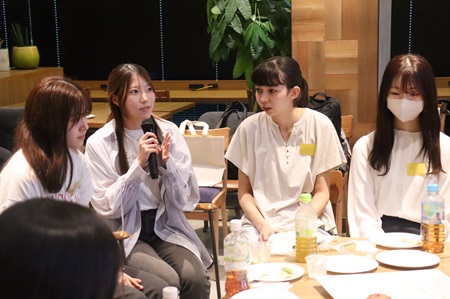 1年生から話を聞き、意見交換しました