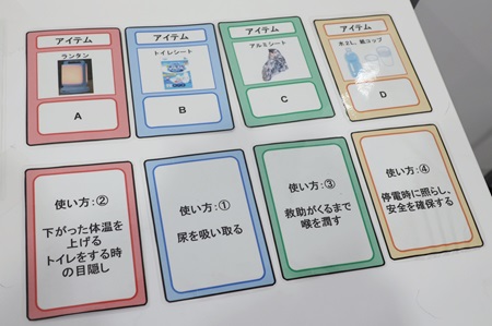 エレベーターの中にある椅子 実はさまざまな防災備品が収納されています