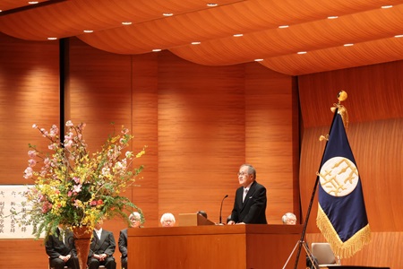 「皆さんがいかに価値ある失敗を重ねることができるか楽しみにしています」（学長式辞）