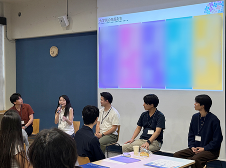 大学院生によるトークセッションの様子