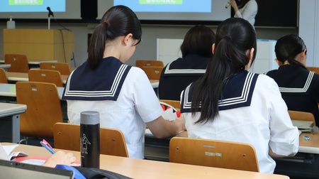 先生の話をノートにまとめて一生懸命頭を整理しながら聞いていました