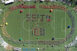 2500人が第一グラウンドに集結! —成城学園創立100周年記念合同体育祭—