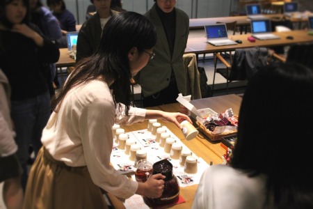 お茶とお菓子でティーブレイク