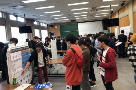 活発な質疑応答が繰り広げられたポスターセッション