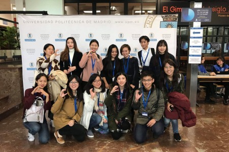 COY15 東アジアの若者達とともに(後列右から3番目が本人)