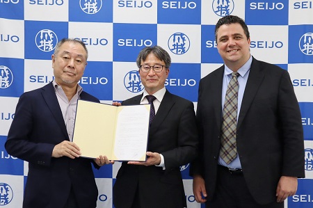 右:ペドロ校長、中央:永嶋 稔久教頭、左:増川学部長