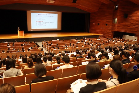 大学紹介 杉本学長より本学の特徴についてご紹介しました