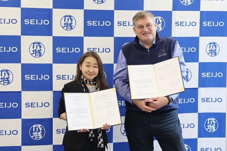 Left: Professor Kiyoko Myojo, Director of the Center Right: Professor Michael Resch, Director of HLRS