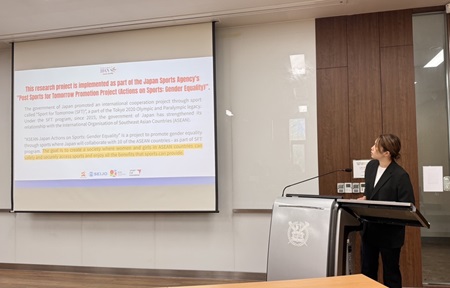 Postdoctoral Researcher Furuta presenting