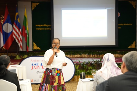 Ms. Mothibi engaging in interactive dialogue with participants