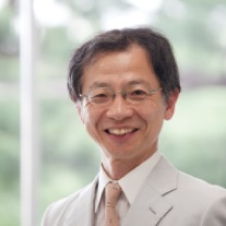 文芸学部教授<br/>
上野　英二<br/>
[うえの・えいじ]