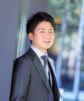 田谷 昂大 氏(成城大学卒業生/田谷漆器店代表/漆器プロデューサー)<br/>
(聞き手:成城大学 社会イノベーション学部 山本敦久 教授)<br/>